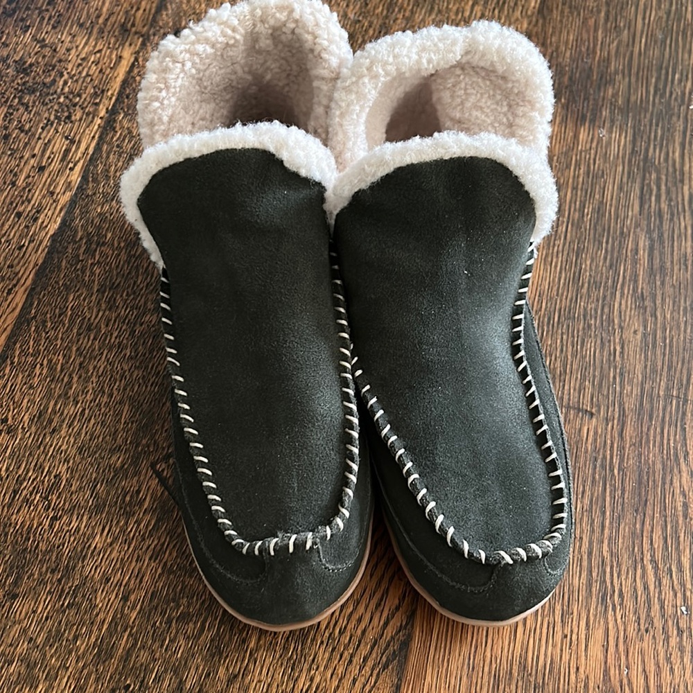 Blondo suede moccasin slip ons NWOT